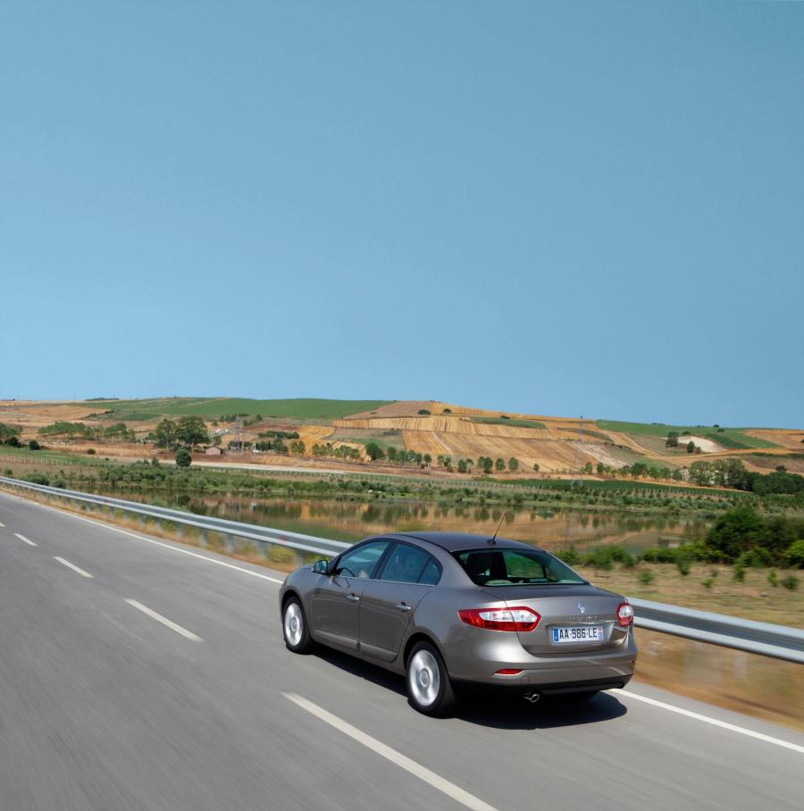  Renault Fluence 2010 года  (фото 101 из 146)